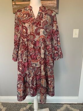 Women’s Tiered Paisley Print Dress in Burgundy size -L